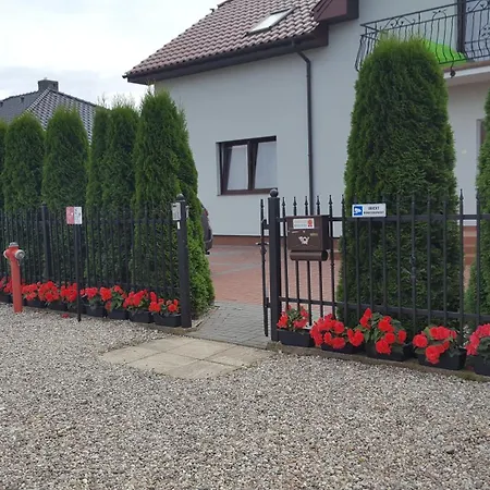Malinowe Lato Rum i privatbostad Grzybowo (West Pomeranian)